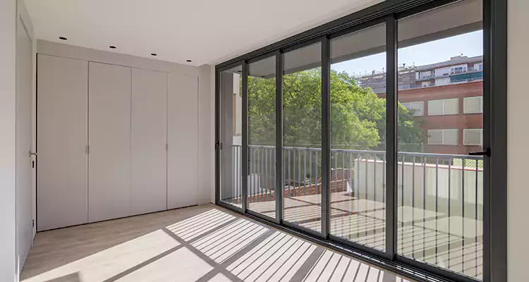 Fix Sliding Screen Door Track in Belle Glade, FL